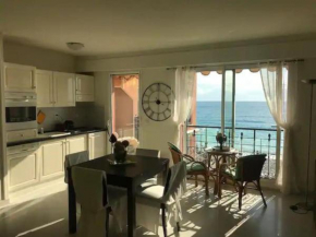 Victoria bilocale centro città e vista mare